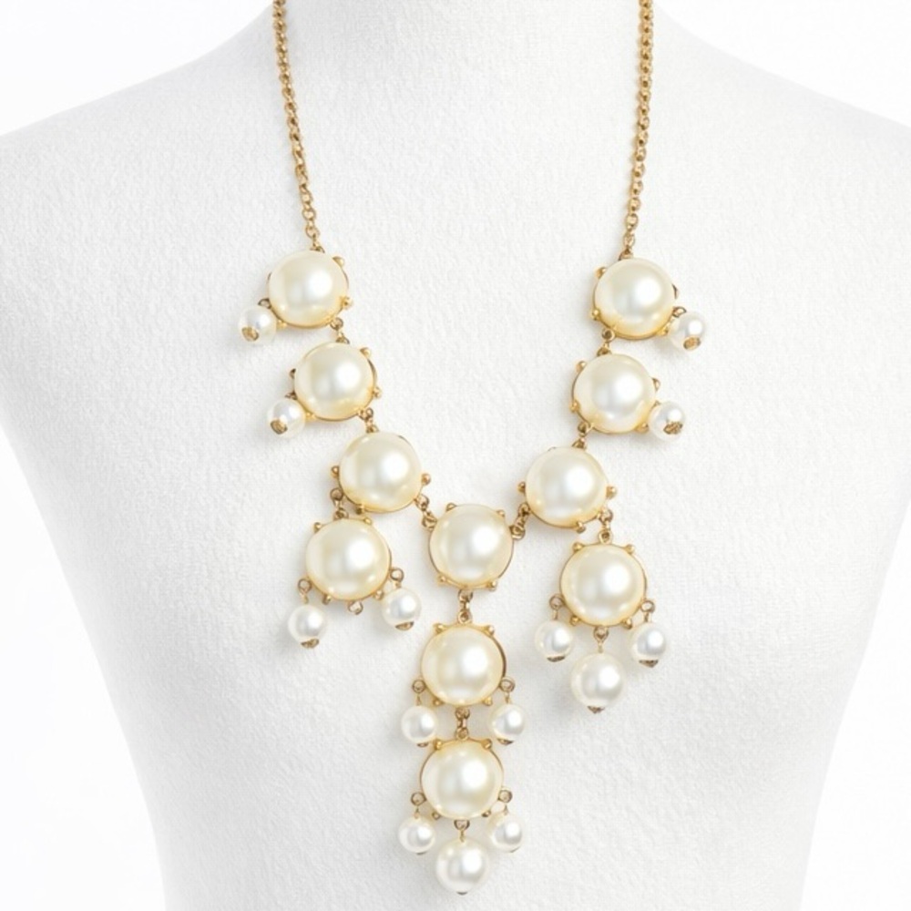 Ellen Tracy Gold EL Logo Chandelier Faux Big Pearl Necklace 26” + 4” Extender